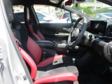 スポーティーな運転席まわり