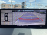 狭い場所での駐車やすれ違いなどでより的確な運転操作に役立つ360&deg;ビューモニターが装備されています。