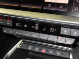 左右独立温度コントロールフルオートエアコンです。運転席、助手席それぞれで独立して温度設定ができます。冷え性の方が乗っても安心ですね♪