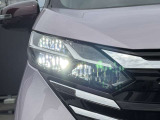 【LEDヘッドライト】とっても明るいLEDヘッドライトが装着されているので、夜の運転も明るく安全です。