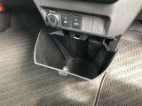 充実の小物入れを完備。ついつい貯めがちな小物をスッキリ収納できますね。