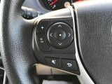 【ステアリングスイッチ】ステアリングを握ったままオーディオ等がコントロール出来ますので、利便性だけでなく事故防止にも繋がります。