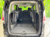 後席を格納すると、これだけの広さが!シーンに合わせたシートアレンジで、大きな荷物も積むことが出来ます♪