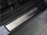 ◆スカッフプレート◆ドアを開けた時の印象がグッとお洒落になっています♪