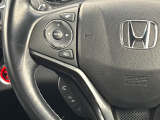 ★オーディオコントロールスイッチ★ステアリングにはオーディオコントロールスイッチが付いていますので、目線を正面から外すことが無く、また、ステアリングから手を離さずにオーディオ操作ができます