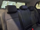後部座席も当然、綺麗・清潔に仕上げております。内装の綺麗なお車は気持ちが良いですし、コンディションのいい車が多いです。前のユーザーが丁寧に使っていた証拠です。