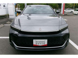 正面からの写真です。力強い意匠のバンパーです。格好良さも併せ持つお車です。