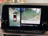 【アラウンドビューモニター】周囲を見渡せる映像で、スムースな駐車をサポートします