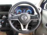 運転が楽しくなる明るく開放的な運転席まわりです。