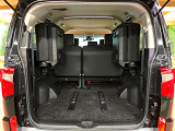 後席を格納すると、これだけの広さが!シーンに合わせたシートアレンジで、大きな荷物も積むことが出来ます♪