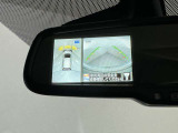 ルームミラーにクリヤーなカメラ映像で後方視界サポート!車両周囲安全確認にも役立つ、アラウンドビューモニター映像 スマート・ルームミラー装備!