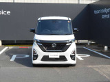 ヘッドライトの上向き下向きを自動で切り替えてくれます。対向車や前方の車にも迷惑をかけにくくなります。