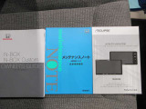 取扱い説明書 整備記録簿です前オ-ナ-の整備歴がわかるため無駄な部品。工賃が発生せず効率の良い整備が行えますまた丁寧に乗っていた証拠でもありますので車両状態の信頼性にもつながってまいります