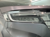 LEDヘッドライトは、点灯の瞬間から最大光量を発揮し、突然暗くなるトンネルなどでの安定感を高めます。