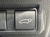 【パワーバックドア】スマートキーや運転席のボタンを押すだけでリアゲートが自動で開閉します!荷物を持っている時や、高い位置にあるバックドアを閉める際に便利な機能です♪