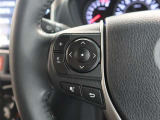 便利なステアリングスイッチ付きでナビに目をやらなくても音量調整等が可能です。