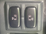 【両側パワースライドドア】スマートキーや運転席のスイッチで後席両側スライドドアの開閉が可能♪電動だから力を入れてドアを開ける必要が無く、小さなお子様でも簡単に開け閉めでき快適です♪