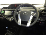 運転席まわりです。 各操作スイッチは使いやすい位置に配置されてます。