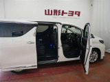 両側パワースライドドア付きだから、狭い駐車スペースなどでの 乗り降りラクラク!小さなお子さまのいるご家庭には嬉しい装備。