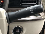 ライトスイッチです。「AUTO」にすると外の明るさに応じてスモールライト・ヘッドライトが自動でON・OFFします。夕暮れ時や屋内駐車場、トンネルなどに便利です。