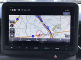 【ナビ】Honda純正ナビゲーション装備(HondaCONNECT対応)スマートフォンからリモート操作が可能。車内Wi-Fiや自動地図更新など便利な機能が使用できます。●基本パック(有料)が必要