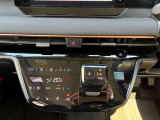 オートエアコン付きです。ご自宅のエアコンと同じ感覚で御使いいただけます♪シートヒーターも装備◎空調よりも早く温まりますので快適に出発できます!