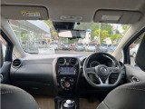 視界広々で運転しやすいインパネ