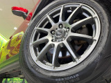 【17インチアルミホイール】外観にマッチしたアルミホイールを装着しております。各種アルミホイールや、スタッドレスタイヤも取扱いしております。是非ご相談ください♪
