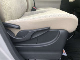 背もたれの角度や、お尻部分の上げ下げなど、ご自身の運転ポジションを細かに調整できます。運転時の姿勢によって、疲れ具合が変わってきますので、自分の運転ポジションを見つけてください。