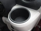 運転席と助手席にはドリンクホルダーがあります。取りやすい位置にありますからドライブも楽しくなりますね!