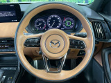 【純正革巻きステアリング】上質な革を使用することで、手にしっかり馴染みとても運転しやすいハンドルです♪【純正革巻きステアリング】上質な革を使用することで、手にしっかり馴染みとても運転しやすいハンドルで