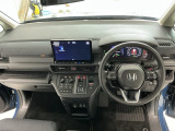 【前方視界】開放的な前方視界!運転がしやすく疲れにくいです♪窓が大きく、見通しがとっても良いおクルマですよ♪