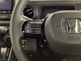 ステアリング左手側はオーディオ関連の操作スイッチです。視線を逸らすことなく運転に集中できます