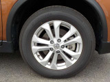 日産純正アルミホイ-ル付きです。タイヤサイズは225/65R17です。