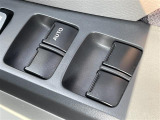 【パワーウインドウ】運転席のスイッチで、各席の窓ガラスの開閉ができます!あると便利ですよね!