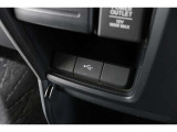スマートフォンなどの音楽再生が可能なUSB接続ジャック装備車両です♪♪♪