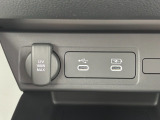 フロントに接続用と充電用USBジャックがあります。