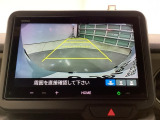 バックギアに入れますとご覧のような画像に自動的に切り替わります。車庫入れ時に役立ちます。