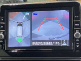 【アラウンドビューモニター】車を上から見下ろしているかのような映像で周囲の状況がひと目で確認、狭い駐車場に駐車するときも安心です♪