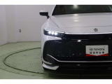 1灯の光源でハイビームとロービームが切替えできるBi-BeamLEDヘッドランプとLEDクリアランスランプです。オートライト、オートハイビームを搭載しているので面倒なヘッドライトの切替えは不要です。