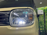 【LEDヘッドライト】悪天候や夜間走行時も良好な視界を確保し安心して運転できる高輝度LEDヘッドライトを装備!点灯速度が早く、消費電力も抑えられています。