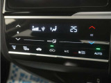 フルオートエアコン搭載で好みの温度に設定するだけで、エアコンの風量などを自動でコントロール!快適な車内にしてくれます。