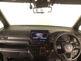 【前方視界】開放的な前方視界!運転がしやすく疲れにくいです♪窓が大きく、見通しがとっても良いおクルマですよ♪