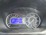 運転席のスピードメーターになります。明るく見やすく安全快適なドライブを楽しめます。
