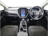 ■視界良好で運転しやすいコックピットです。シンプルで操作性の良いインパネ回りにデザインされ、SUBARUは安全性能に徹底的にまでこだわった視界設計を行っています。