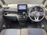 前席内装の全体像です。是非実車をご覧になってください☆