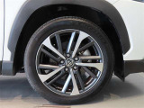 純正のアルミホイール装着車です。タイヤサイズは225/50R18です。