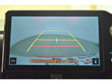 バックガイドモニター(バックモニター)付き。車両後方の映像をナビ画面に表示し、駐車などの後退操作をサポートします。