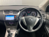 ゆったりとした運転席と使いやすいナビゲ-ションシステムで運転らくらく♪♪