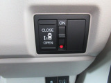 【左側パワースライドドア】ドアハンドルを少し引くだけで、リアドアが電動で開閉します。